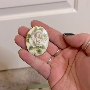 🌷2/$10🌷Vintage Floral Brooch